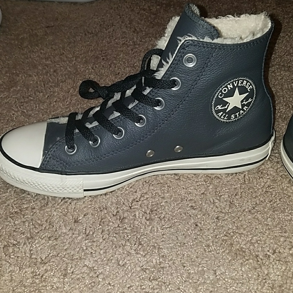Worn once unisex converse size mens 6 women's 8